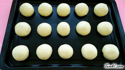 【淡奶油酸奶小餐包】