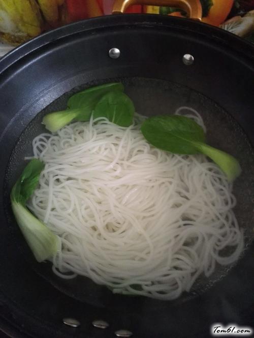 【牛腩米线】