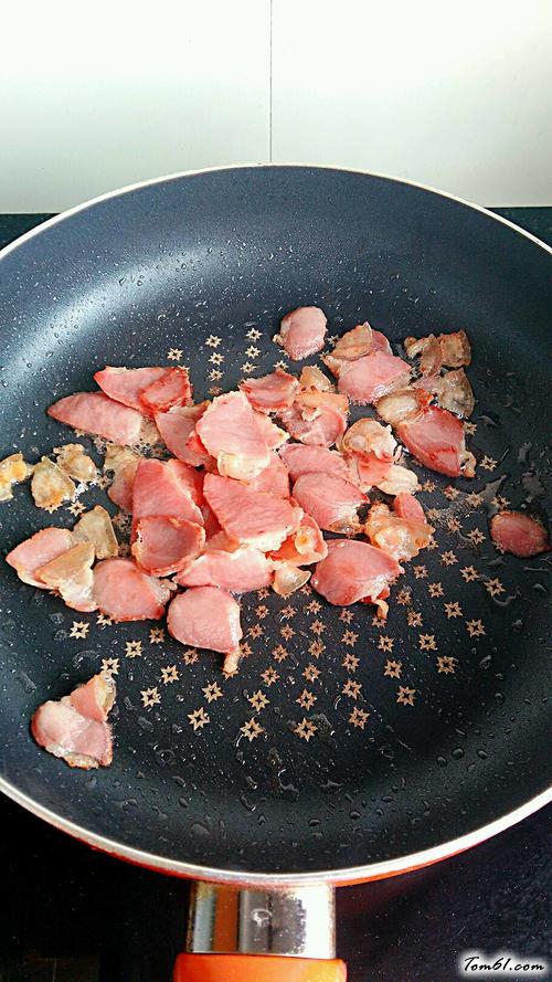 【腊味杂蔬焖饭】