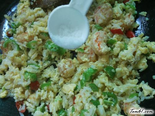 【虾仁辣椒炒饭】