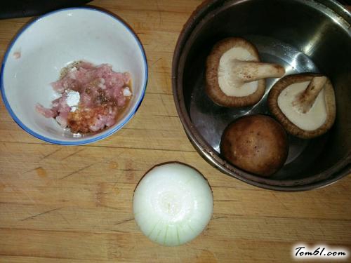 【香辣猪肉香菇拌面】