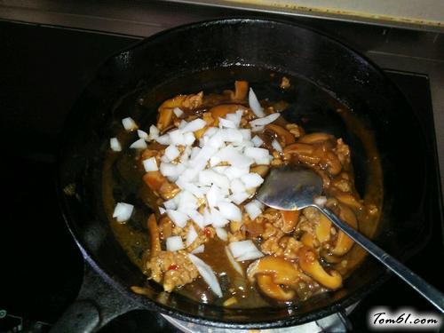 【香辣猪肉香菇拌面】
