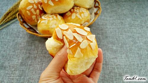 【淡奶油酸奶小餐包】