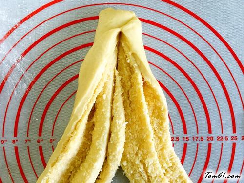 【椰蓉辫子面包】