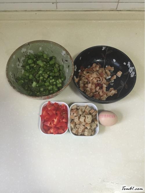 【芦笋鱿鱼黄金炒饭】