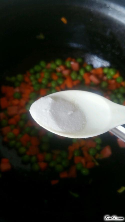 【豌豆胡萝卜焖饭】