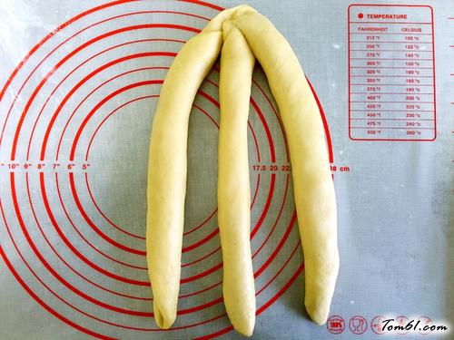 【椰蓉辫子面包】