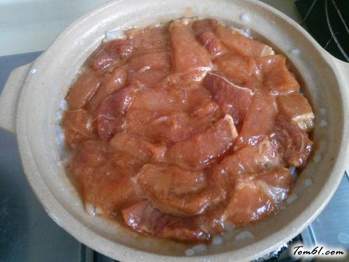 【胡萝卜瘦肉煲仔饭】