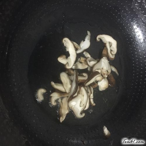 【香菇蚝油拌面】