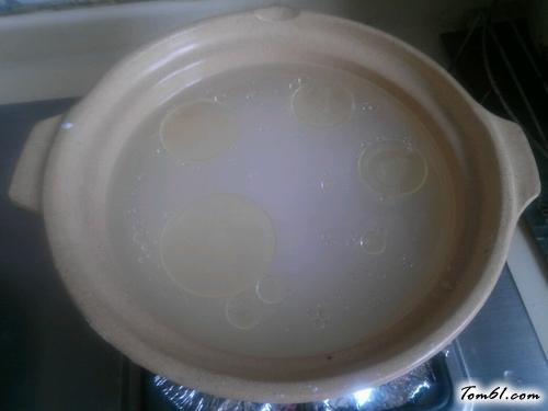 【胡萝卜瘦肉煲仔饭】