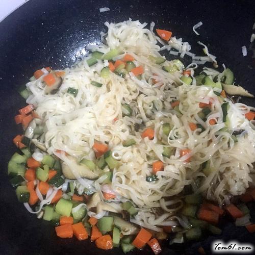 【香菇蚝油拌面】