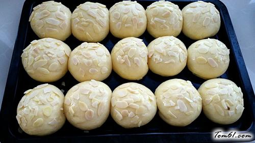 【淡奶油酸奶小餐包】