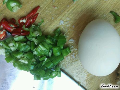 【虾仁辣椒炒饭】