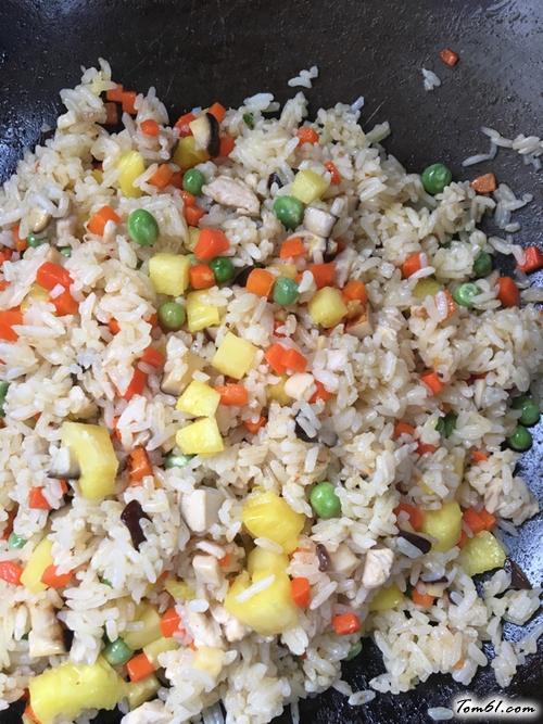 【五彩菠萝饭】