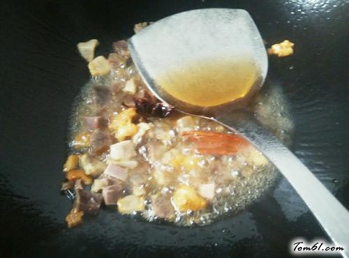 【腊肉土豆焖饭】