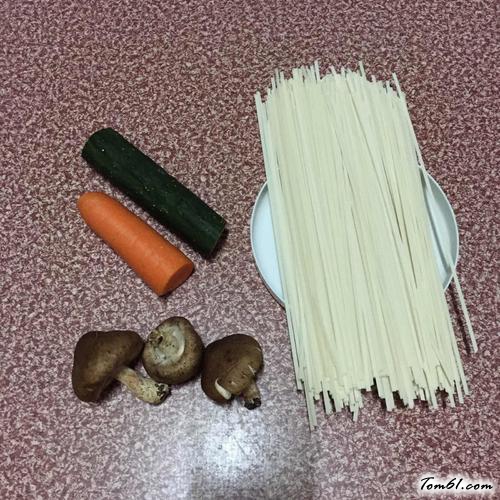 【香菇蚝油拌面】