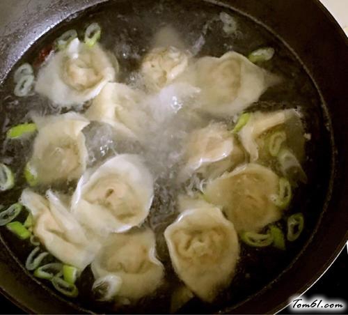 【鲜虾香芹馄饨】