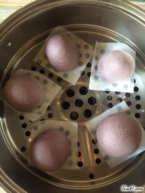 【黑米发面馒头】