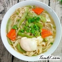 丝瓜豆腐皮鸡蛋面的做法