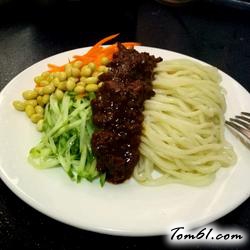 腊肠肉酱面的做法