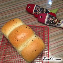 面包机版黑芝麻牛奶吐司的做法