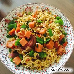 午餐肉炒方便面的做法