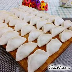 白菜芹菜猪肉饺子的做法