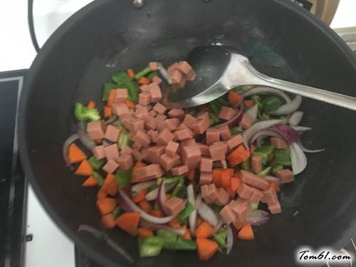 【午餐肉炒方便面】