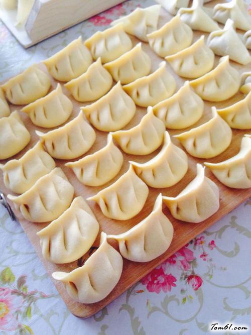 【双菇鲜肉黄金饺】