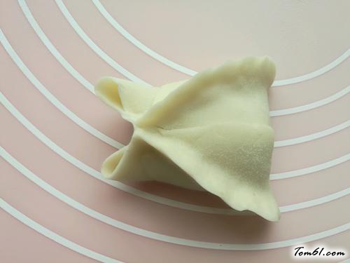 【茴香馅蝴蝶花式蒸饺】