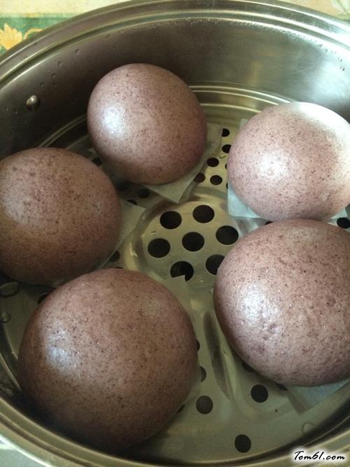 【黑米发面馒头】