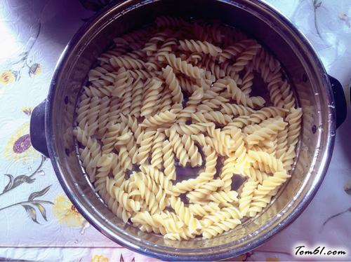 【卷心菜炒螺旋面】