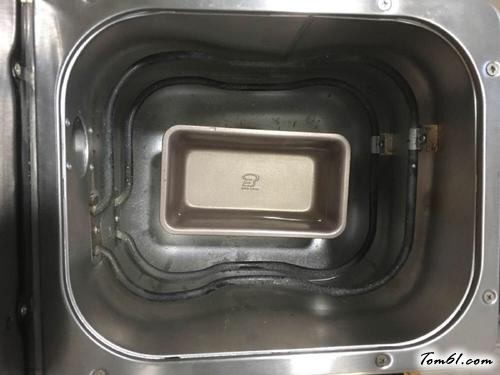 【面包机版黑芝麻牛奶吐司】