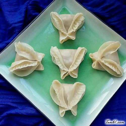 【茴香馅蝴蝶花式蒸饺】