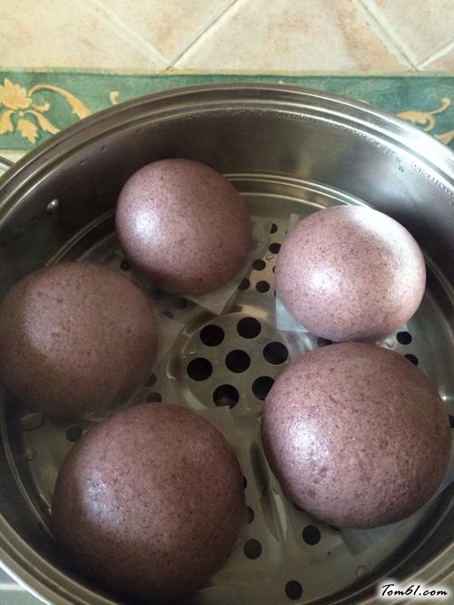 【黑米发面馒头】
