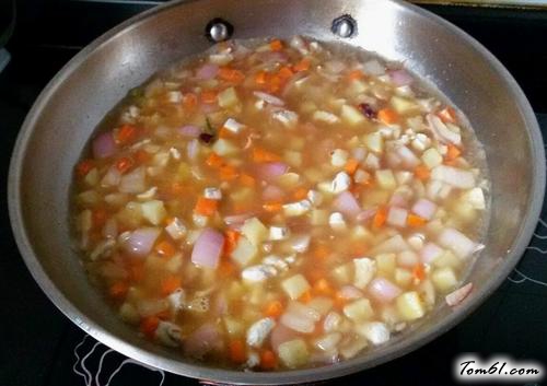 【花样鸡肉咖喱饭】