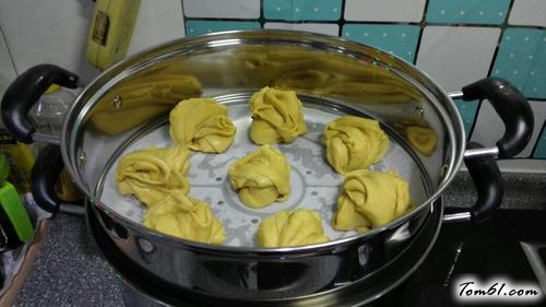 【金灿灿全麦南瓜花卷】