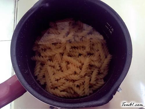 【卷心菜炒螺旋面】