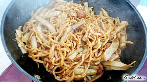 【五花肉芸豆焖面】