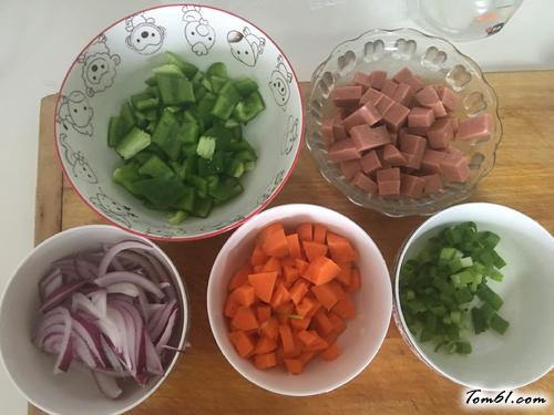 【午餐肉炒方便面】