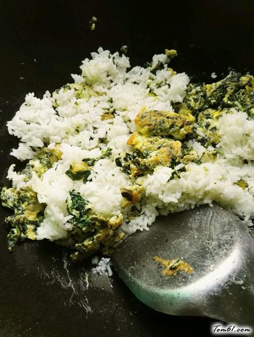 【紫苏鸡蛋炒米饭】