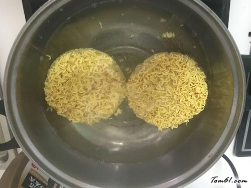 【午餐肉炒方便面】