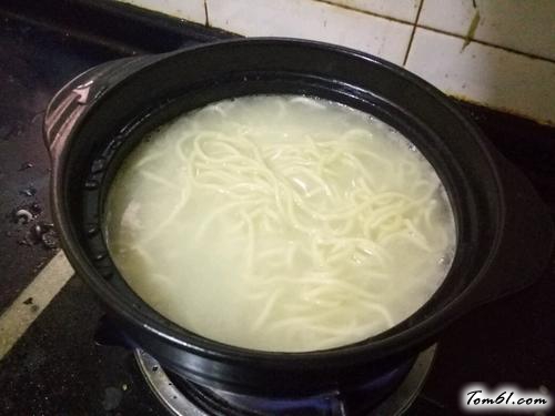 【腊肠肉酱面】