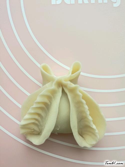 【茴香馅蝴蝶花式蒸饺】