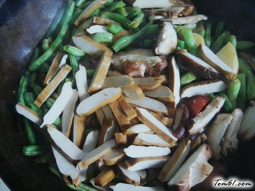 【豆角土豆素卤面】