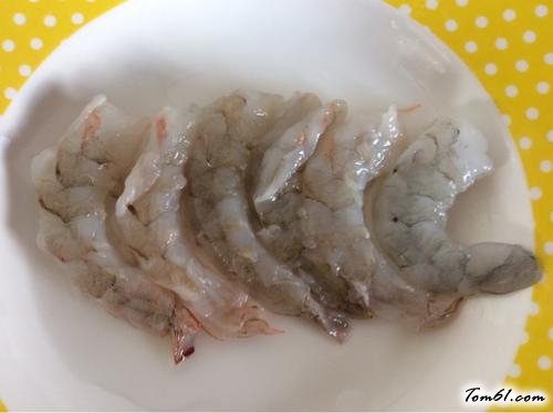 【腊肠虾仁什锦炒饭】