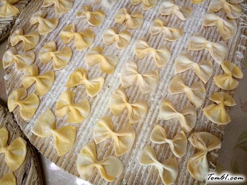 【胡萝卜双色蝴蝶面】