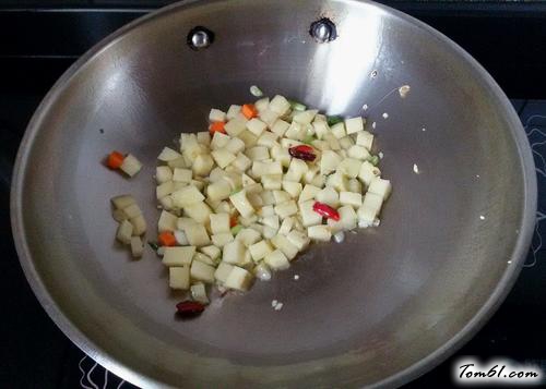 【花样鸡肉咖喱饭】