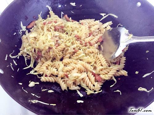 【卷心菜炒螺旋面】