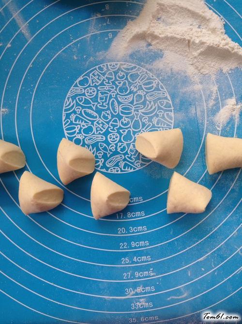 【双菇鲜肉黄金饺】